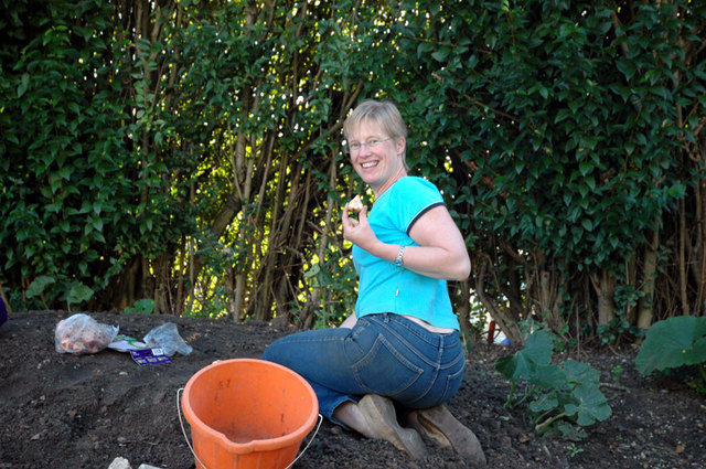 Nicole planting bulbs