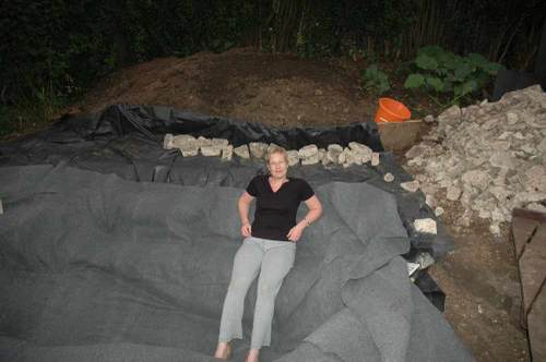 Lining pond with underlay